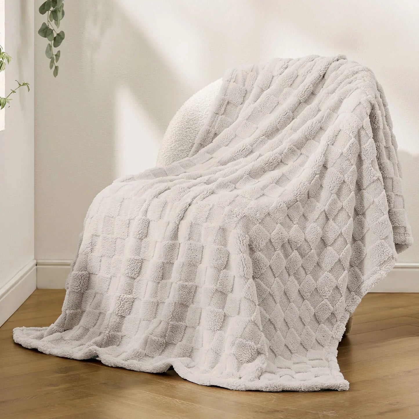 Lightweight Fluffy Fleece Blanket, for Sofa or Bed, Machine Washable.