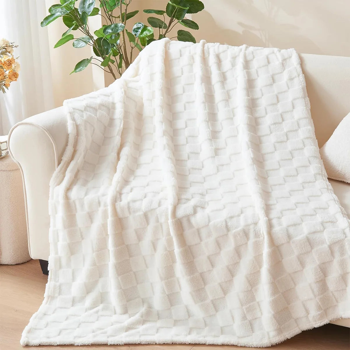 Lightweight Fluffy Fleece Blanket, for Sofa or Bed, Machine Washable.