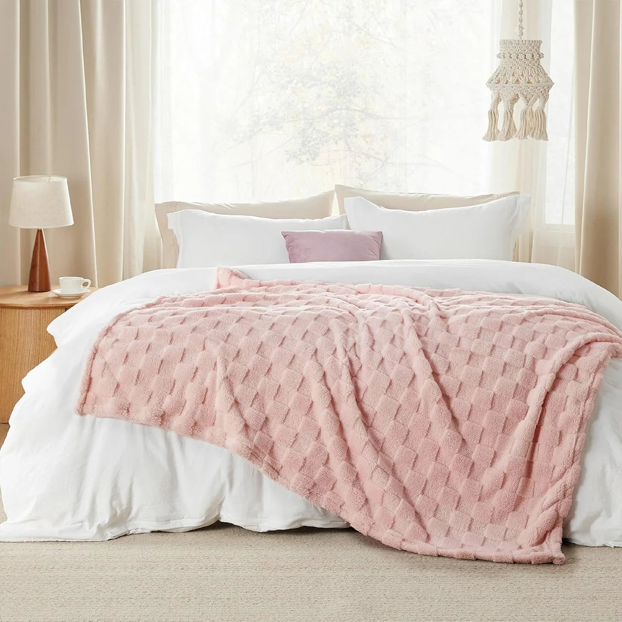 Lightweight Fluffy Fleece Blanket, for Sofa or Bed, Machine Washable.