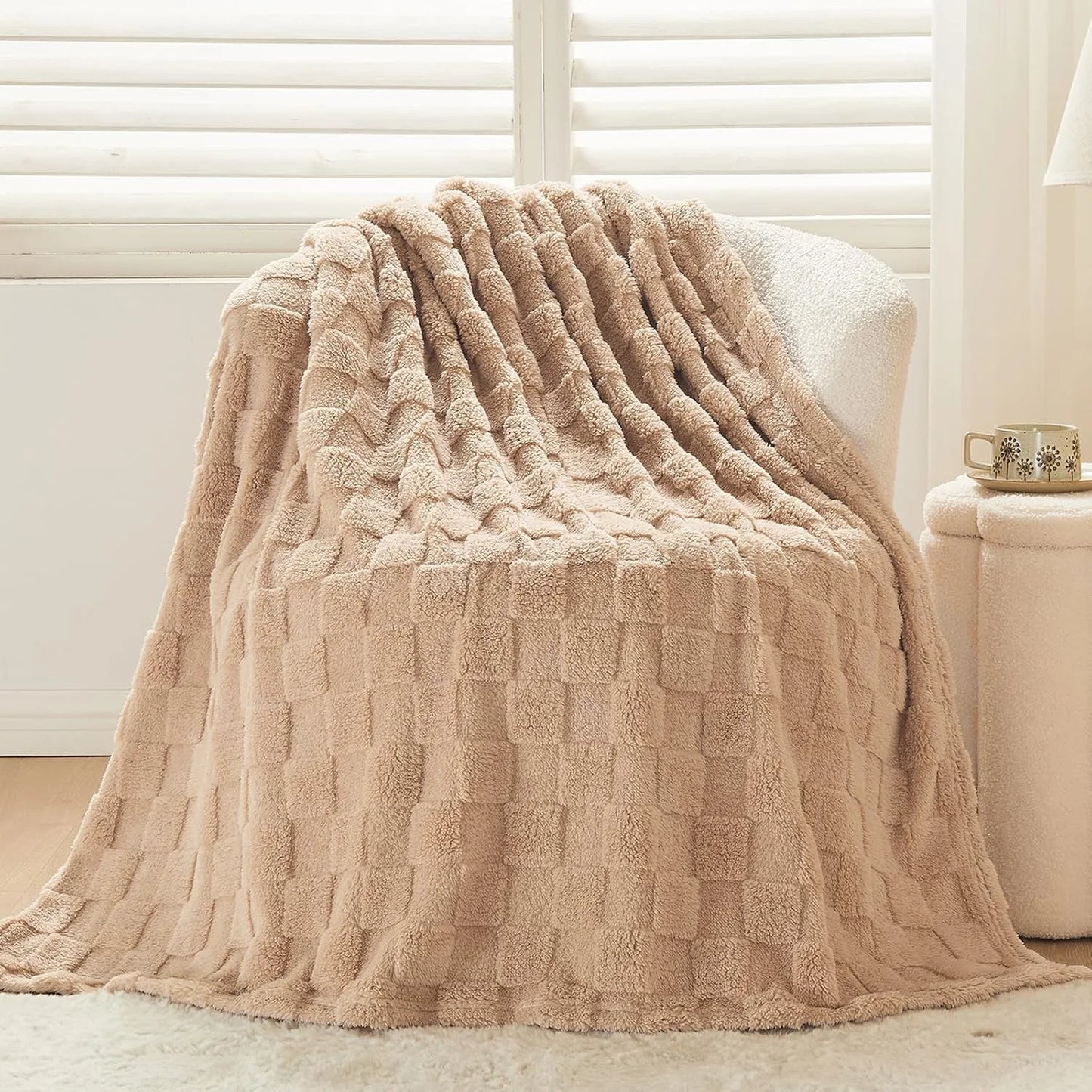 Lightweight Fluffy Fleece Blanket, for Sofa or Bed, Machine Washable.
