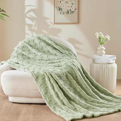 Lightweight Fluffy Fleece Blanket, for Sofa or Bed, Machine Washable.