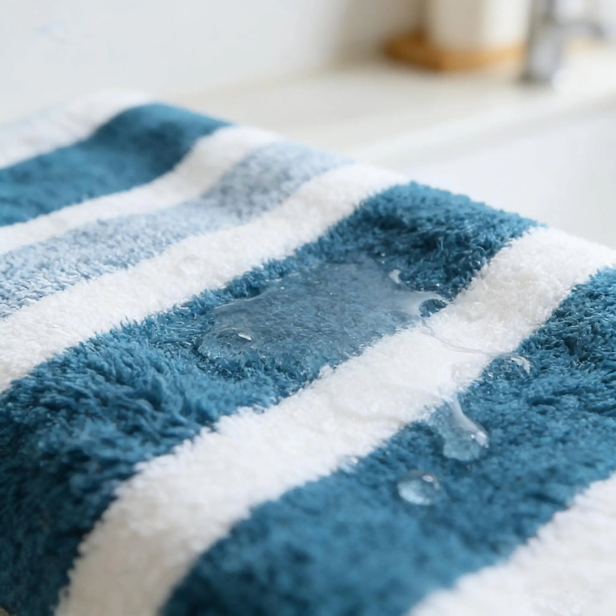 18pcs Luxury Bath Towels Set - Quick-Dry Highly Absorbent Plush Soft Coral Fleece-like Texture, Multi-Size Family Bathroom Towels with Hanging Loops (30x30cm, 70x140cm) for Home, Hotel & Spa - Navy & Striped Design