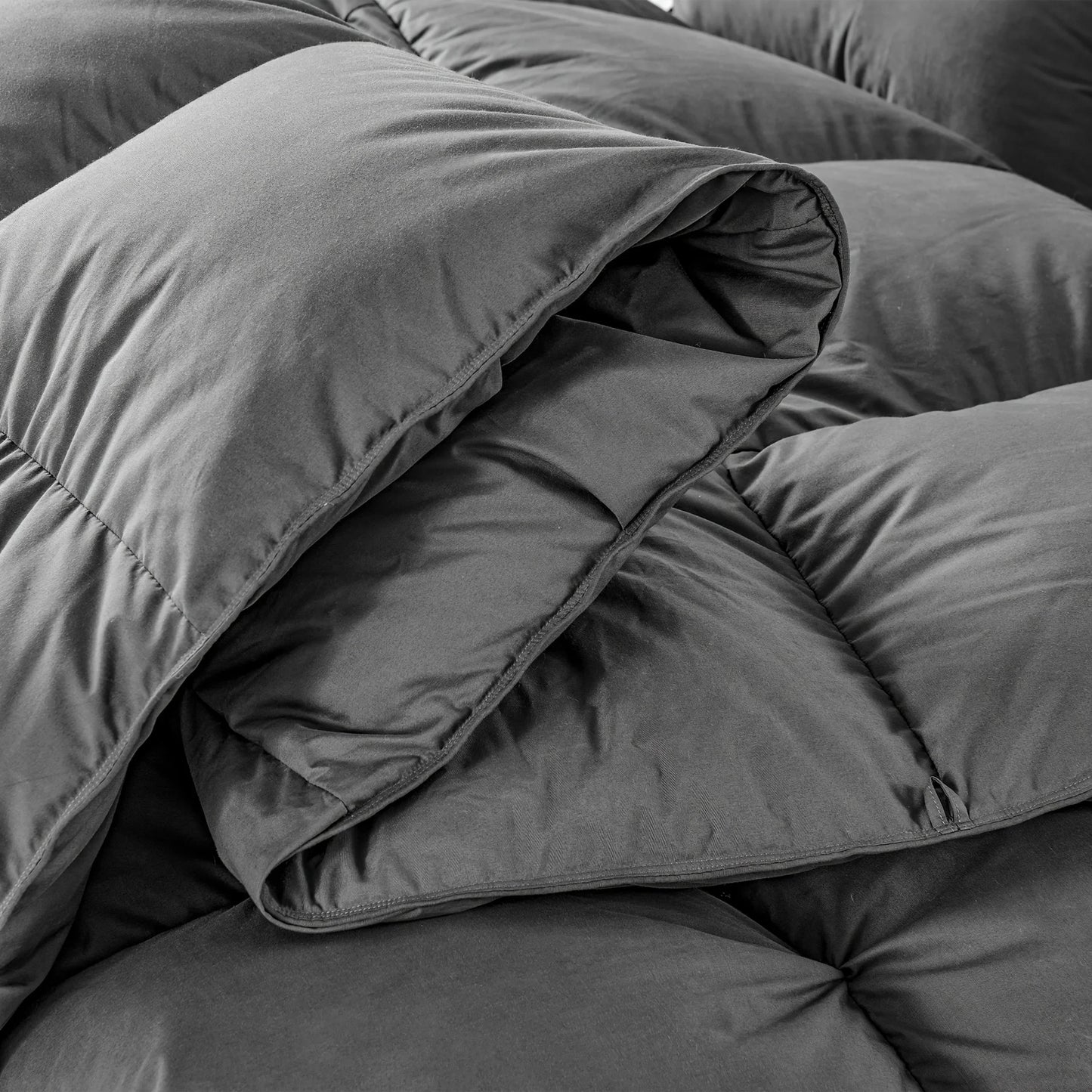 Opulent Pinch-Pleated Goose Down Duvet, Suitable for All Seasons, 100% Cotton Fabric