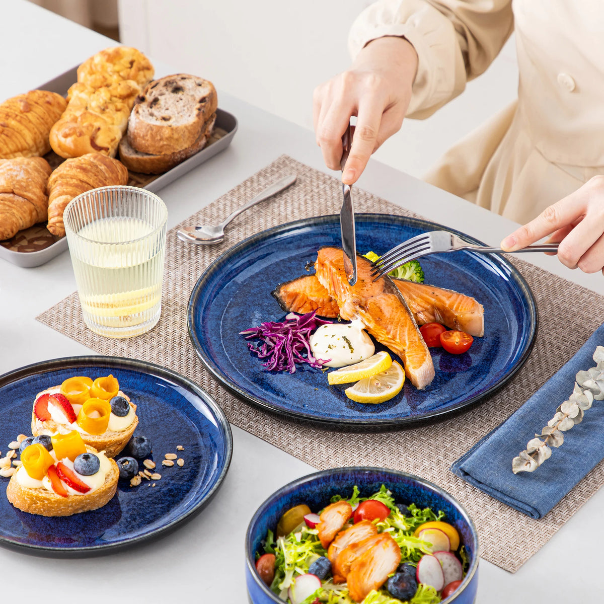 2/24 PCS Starry Blue Reactive Glaze Stoneware Dinnerware Sets, Ceramic Plates Set with 4 pcs Dinner Plate/Dessert/Bowl
