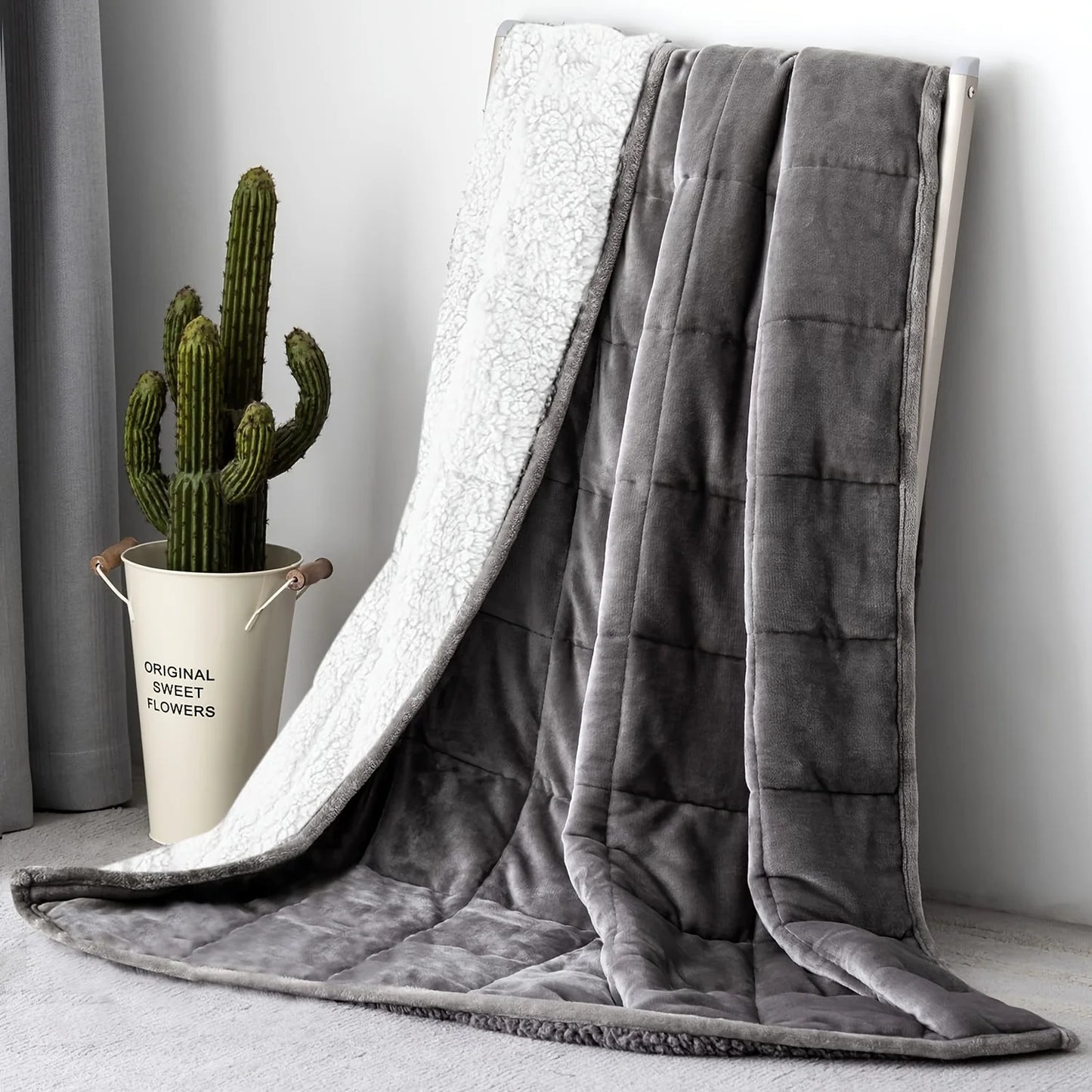 Cozy Fleece Weighted Blanket – 15 lb, Queen Size (60" x 80") – Gray Fuzzy Texture